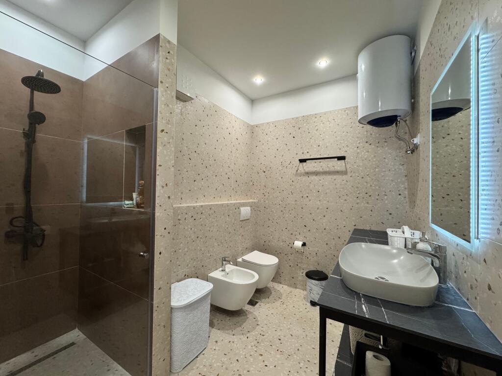 Jepet ME QERA APARTAMENT 2+1 DURRES, Vollga.