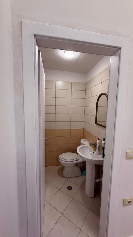 Ambjent me qira Him Kolli