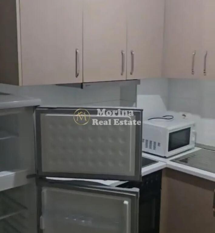 Appartamento 1+1, ad Astir dietro la Raifassen Bank, 400 euro.