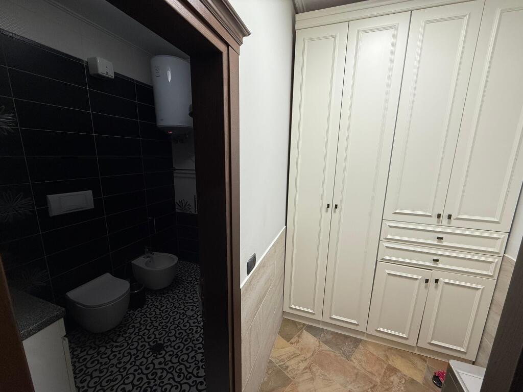 Qira apartament 3+1 me dy poste parkimi 📍Bulevardi Zogu I ‼️