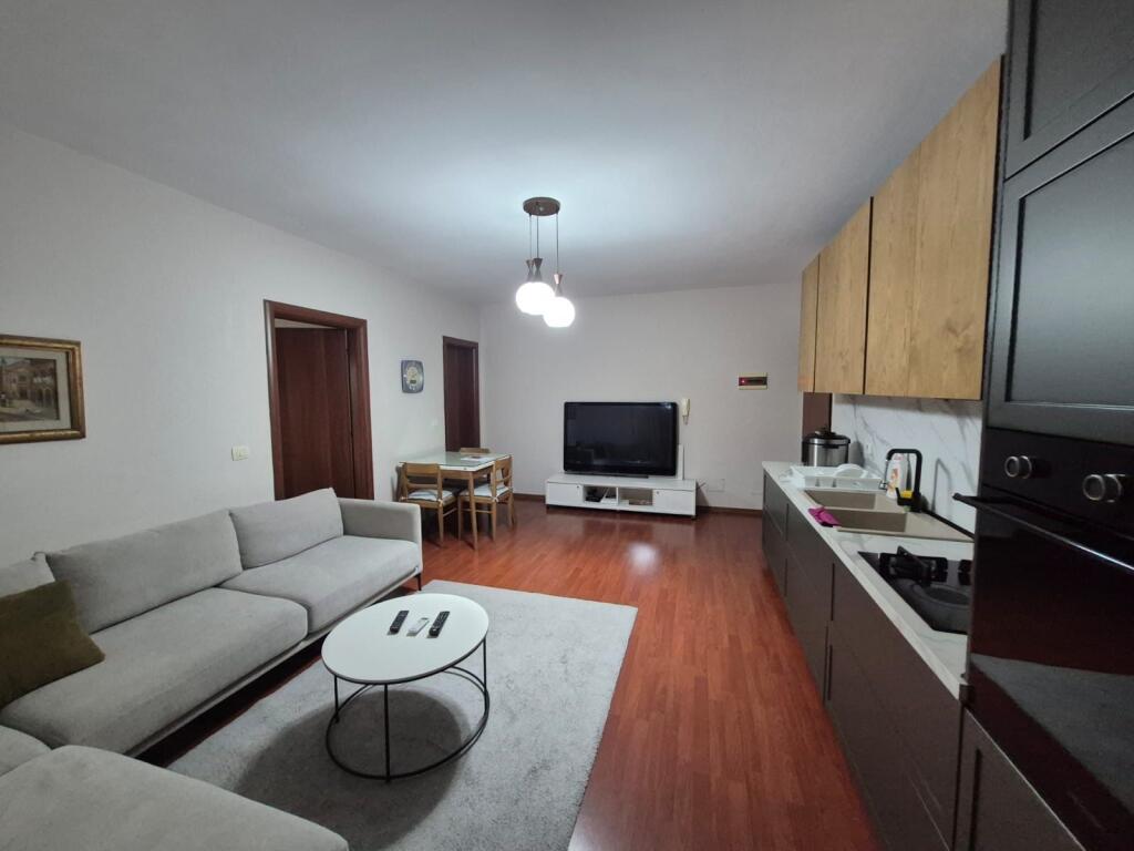 1+1,i mobiluar me verande,te rruge e barrikadave,600 mije leke