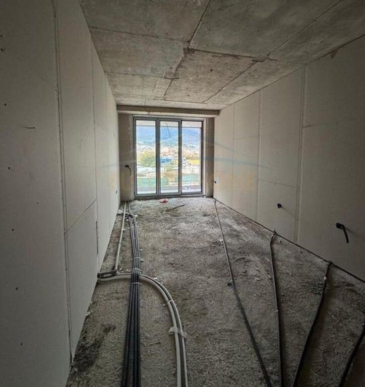 Shitet,Apartament 2+1+2+Depo,Kompleksi "Golden Gate",Pranë Maternitetit të Ri