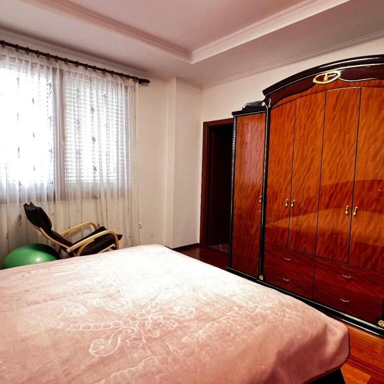 Apartament te rruga e Bogdaneve 2+1+2 tualete+ ballkon i madh+ dhome garderobe+ depo+ 2
