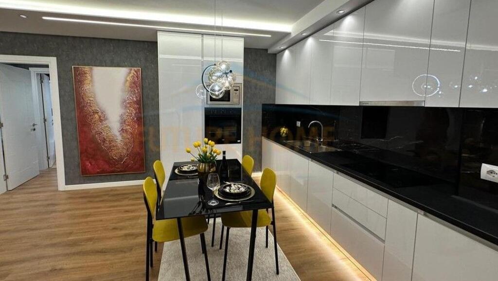 Shitet, Apartament 2+1+2, Liqeni i Thate, Tirane.