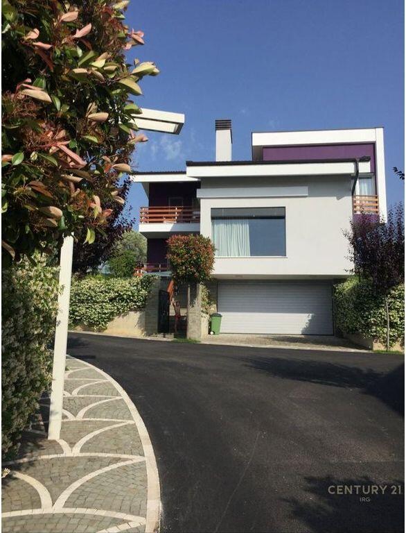 LONG HILL RESIDENCE – VILË ME QIRA