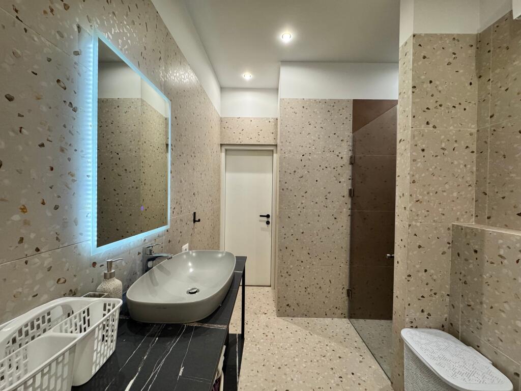 Jepet ME QERA APARTAMENT 2+1 DURRES, Vollga.