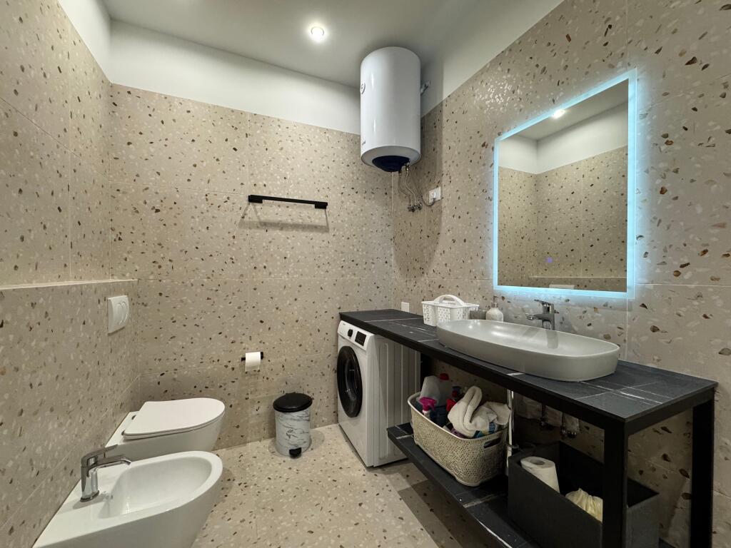 Jepet ME QERA APARTAMENT 2+1 DURRES, Vollga.