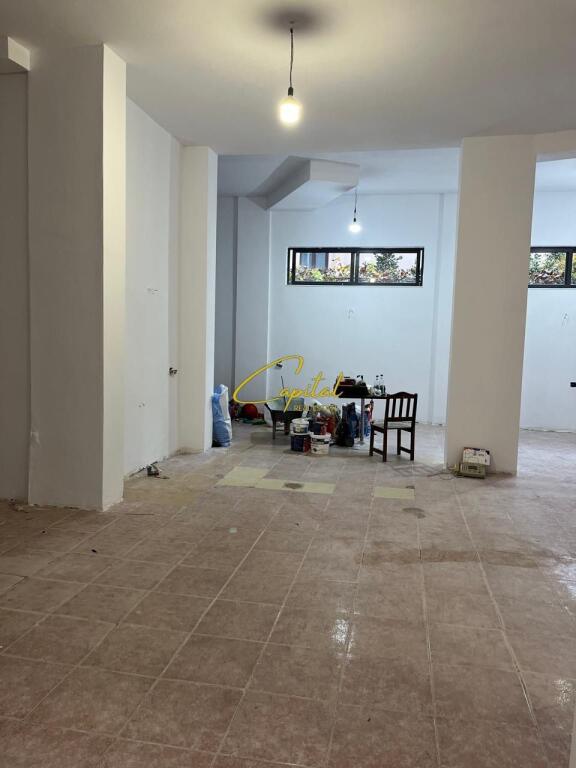 AMBIENT BIZNESI ME QERA 200 M2 KOMUNA E PARISIT 1.500 EURO