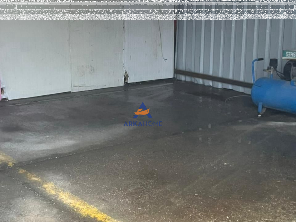 JEPET MAGAZINË ME QERA RRUGA 5 MAJI, PRANË SHTËPIS SË BARDHE 830 EURO