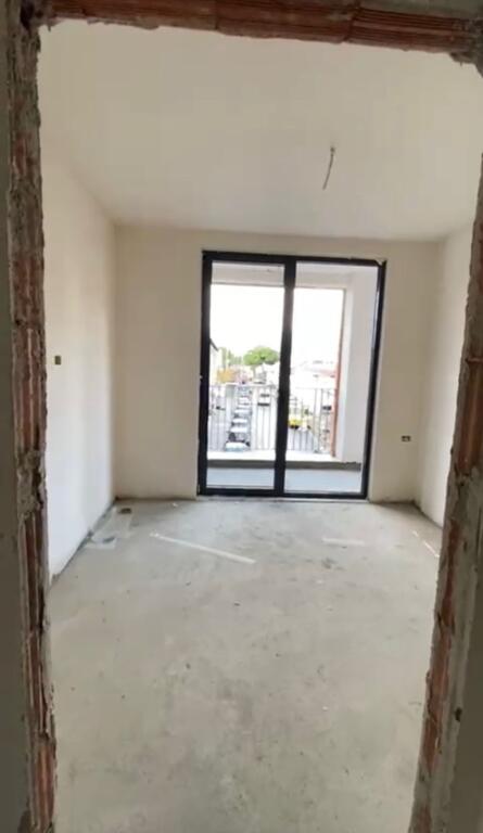 Shitet apartament 1+1