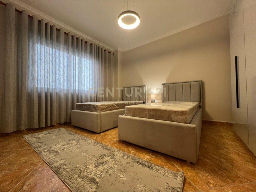 SHITET APARTAMENT 2+1 NË KOMPLEKSIN EKA, PLAZH – DURRËS!