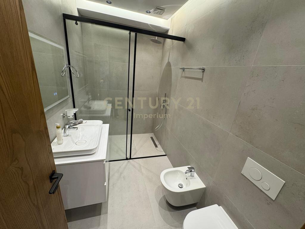 Apartament luksoz 3+1+4+2 Poste parkimi per qira ne Rezidencen Secret Garde