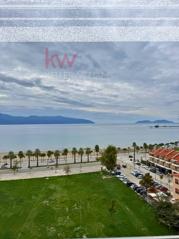 Shitet Apartament 3+1+2 me pamje ballore deti ne Lungomare Vlore