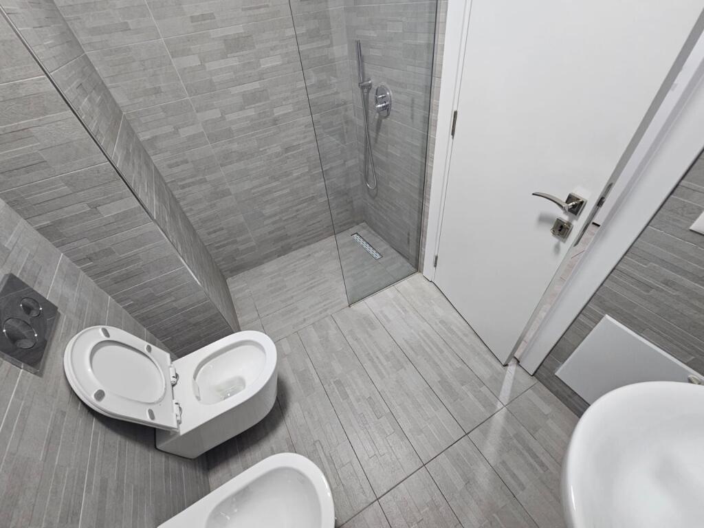 Appartamento in Affitto 2+1+2 Al Complesso Zircon (ID B2201342) Tirana.