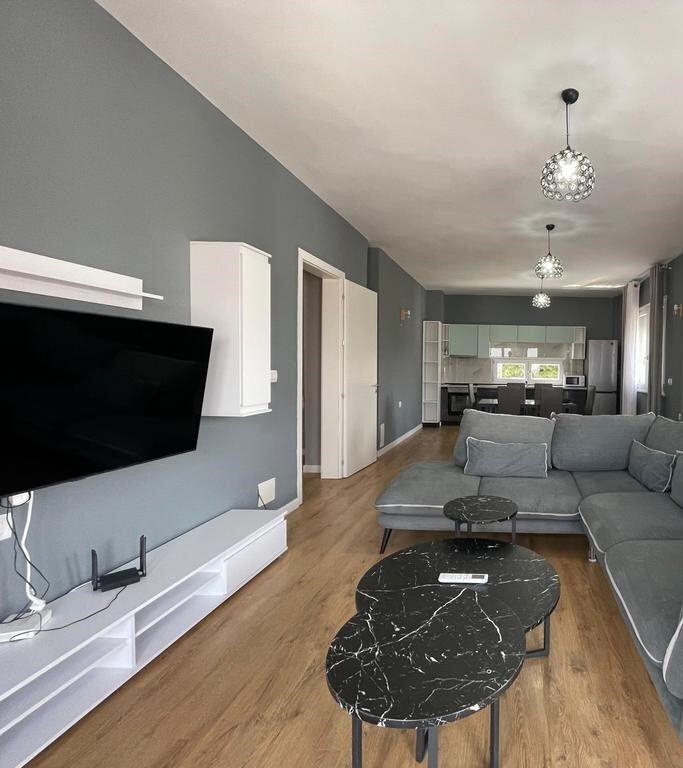 APARTAMENT PËR QIRA 2+1+2+POST PARKIMI TE KOPSHTI BOTANIK!