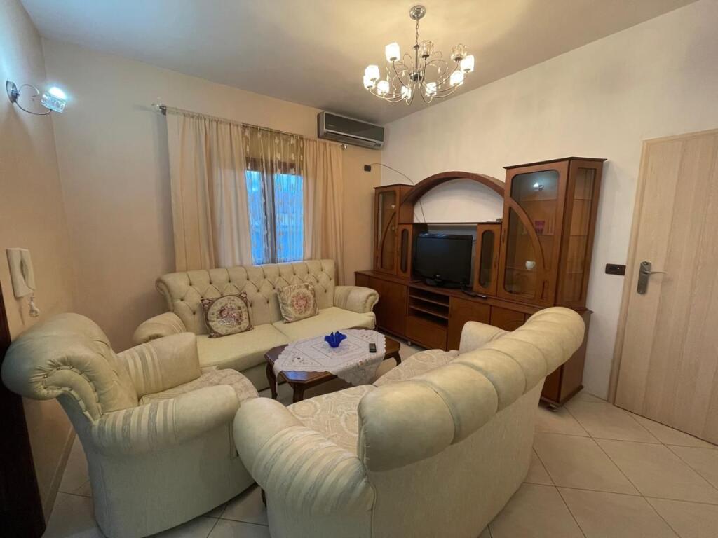Apartament 2+1 me Qira tek Rrethi Shkozes
