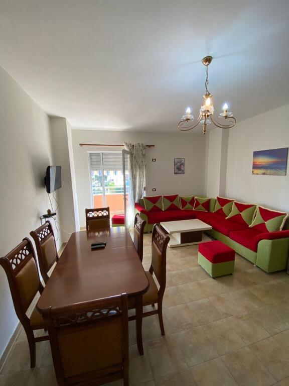 APARTAMENT 65 M2 , 1+1 , PER SHITJE PRANE MALIT TË ROBIT