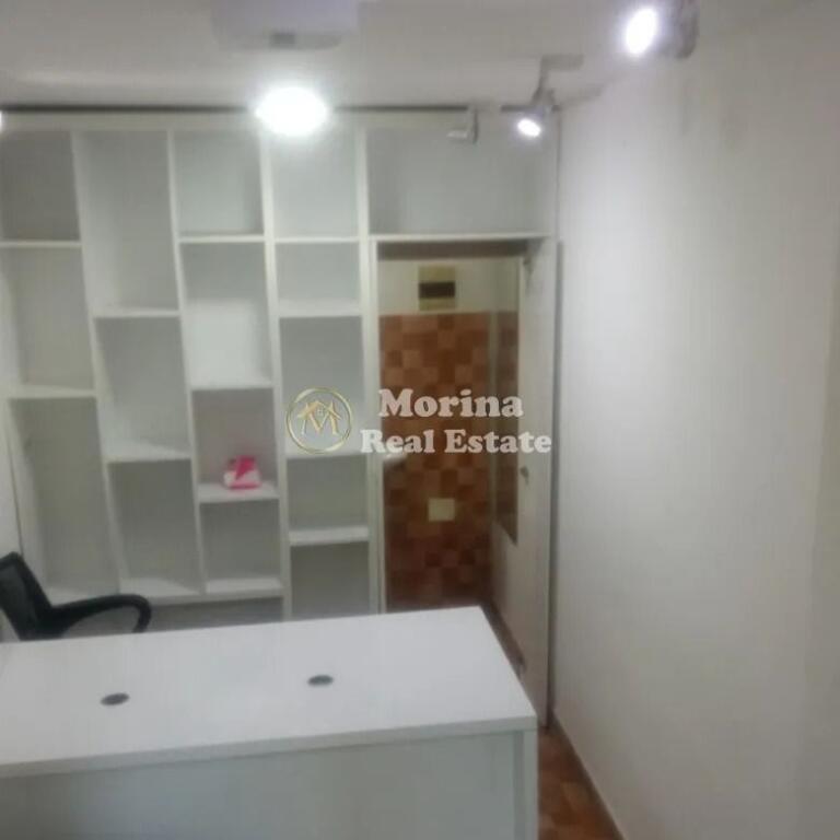 Affitto, Locale Commerciale, Viale Bajram Curri, 200 euro/mese.