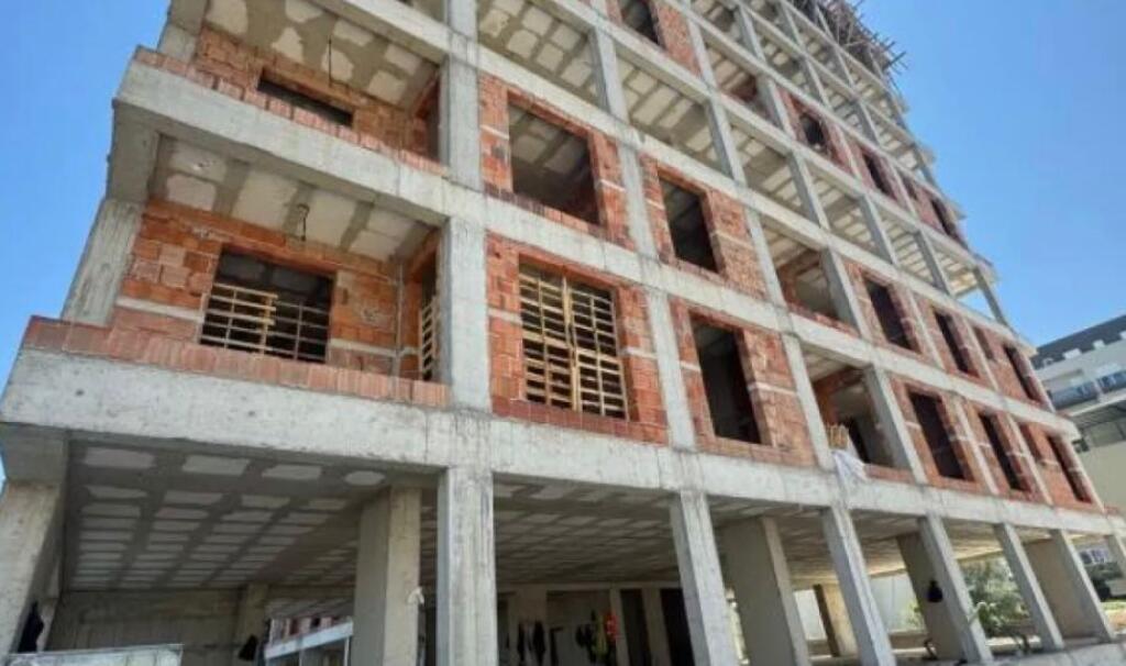 Shitet apartament 2+1, Kamez