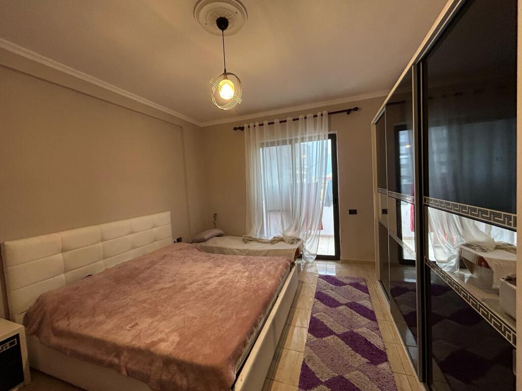 Jepet Me Qera Apartament 1+1+1 Ballkon