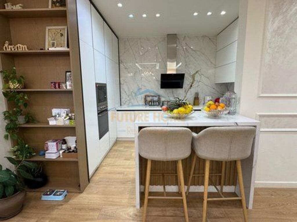 Shitet, Penthouse 3+1+2+ Post Parkimi,Kopshti Zologjik