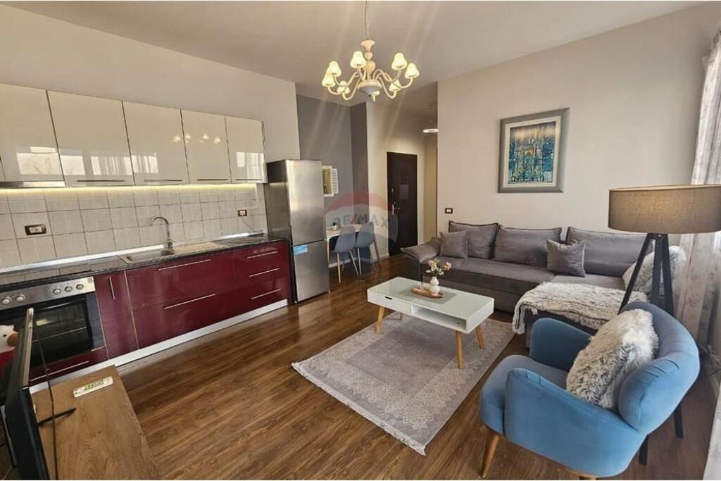 Apartament 1+1 me qera tek Pazari i Ri!