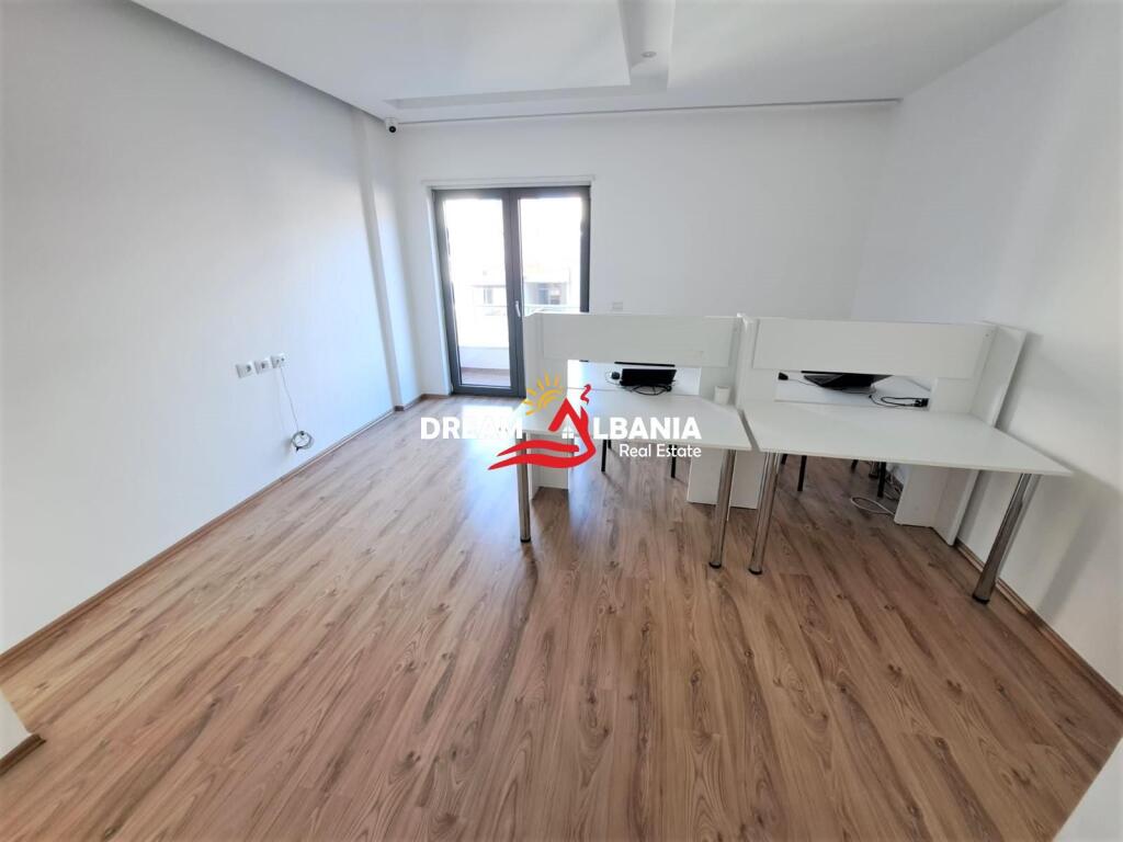 Zyre me qera tek Zogu i Zi tek Ring Center ne Tirane (ID 4261493)