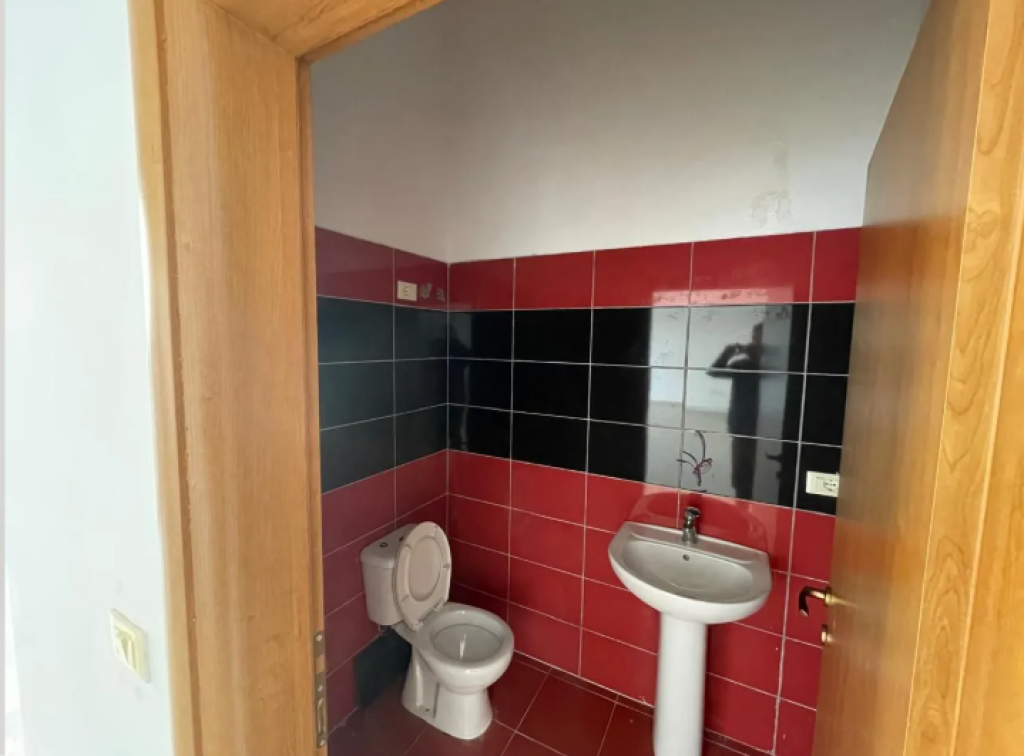 Locale Commerciale in Vendita in Zona ad Alto Traffico