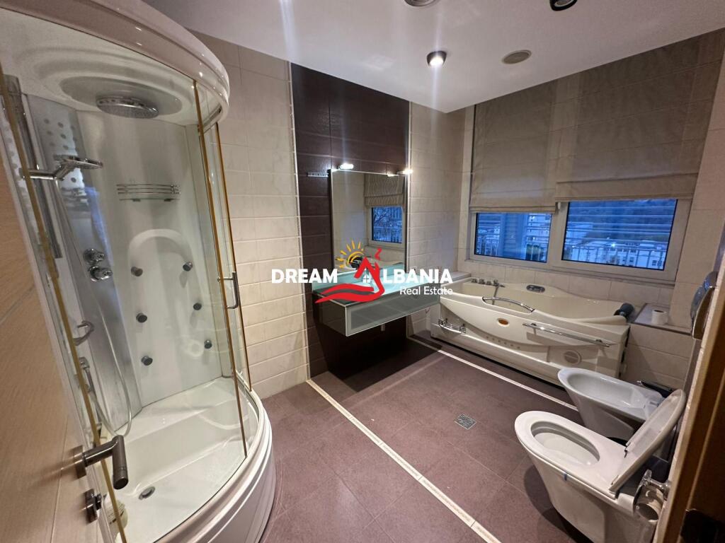 Ambient Zyre për Qira – Bulevardi “Dëshmorët e Kombit”, pranë Presidencës (ID 42611392)