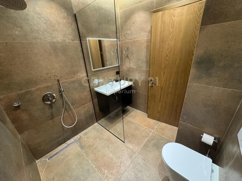 Apartament luksoz 3+1+4+2 Poste parkimi per qira ne Rezidencen Secret Garde 3,000 € /Muaj Sip. Totale  200m2