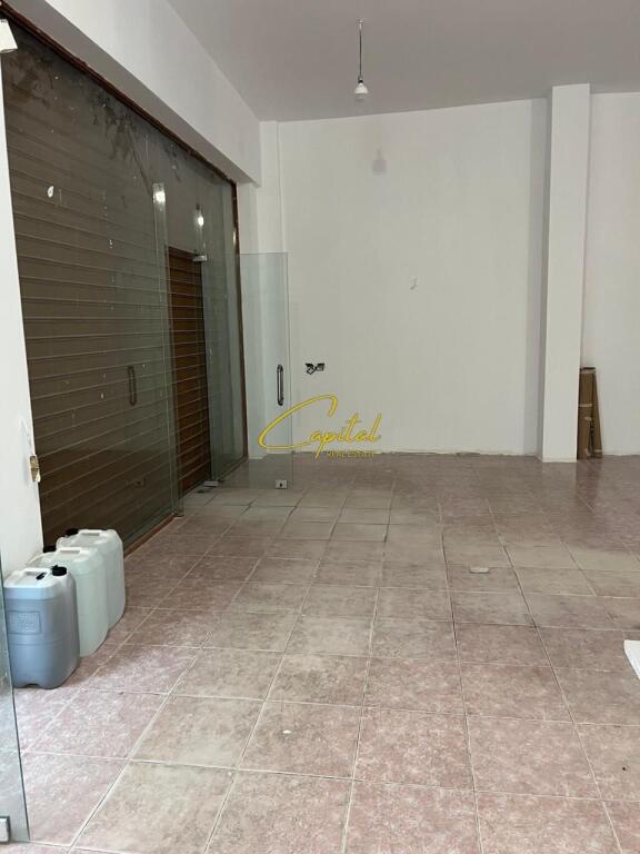 AMBIENT BIZNESI ME QERA 200 M2 KOMUNA E PARISIT 1.500 EURO