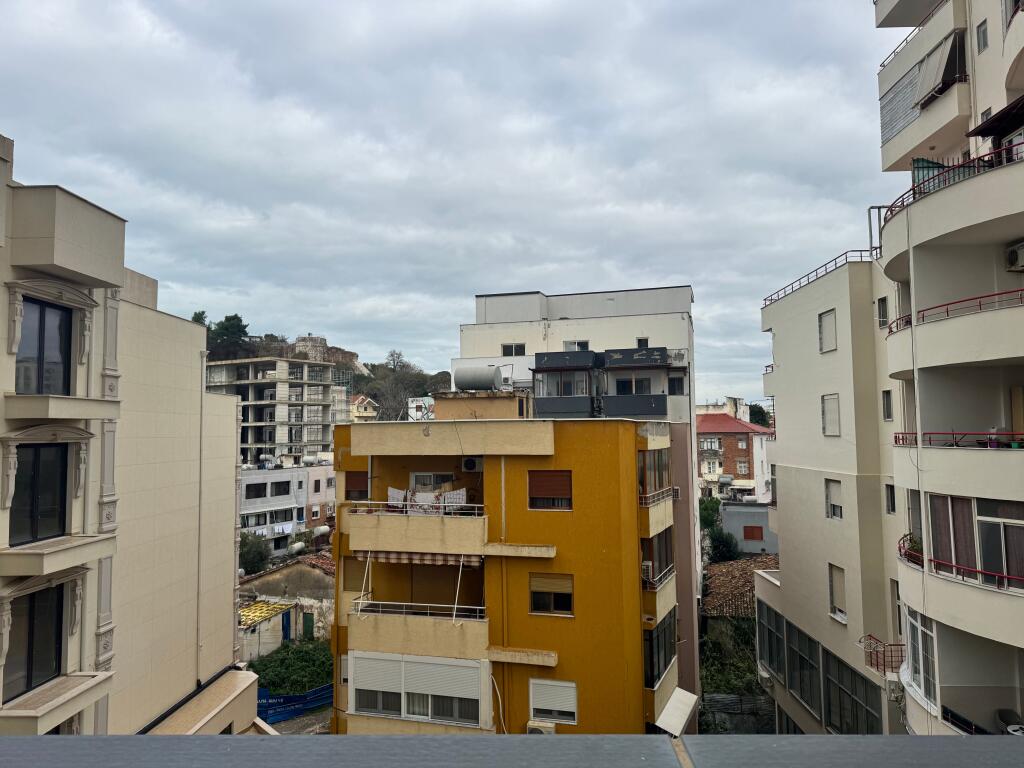 Jepet ME QERA APARTAMENT 2+1 DURRES, Vollga.