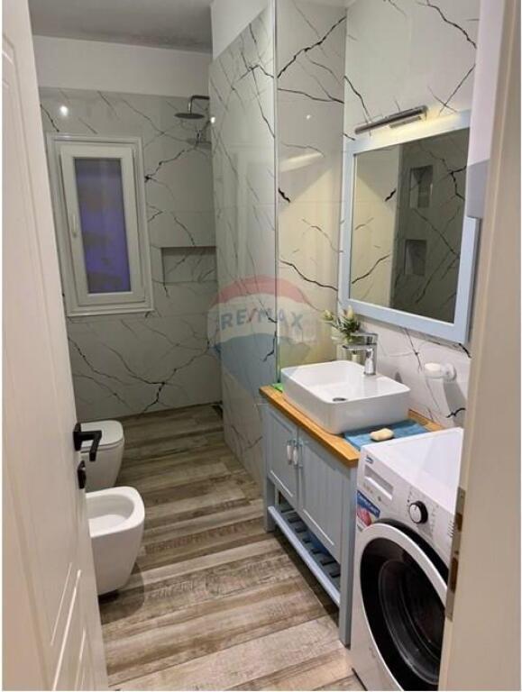 Jepet me qira Apartament 2+1 ne Bulevardin Zogu 1