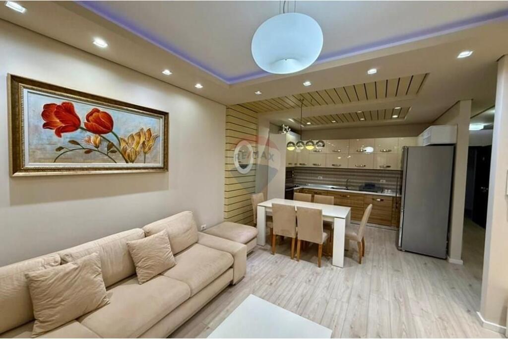 APARTMENT 2+1 + 1 Parking Spot 🚘 FOR RENT