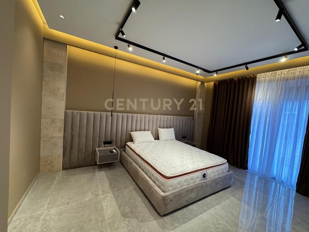 Apartament luksoz 3+1+4+2 Poste parkimi per qira ne Rezidencen Secret Garde 3,000 € /Muaj Sip. Totale  250m2