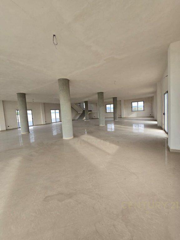 KAPANON EKSKLUZIV NË DALJE TË KAVAJËS – POZICION STRATEGJIK BUZË RRUGËS! 350,000 €