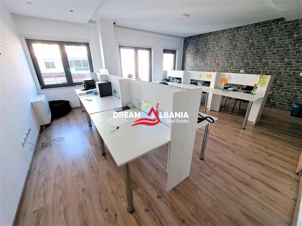 Zyre me qera tek Zogu i Zi tek Ring Center ne Tirane (ID 4261493)