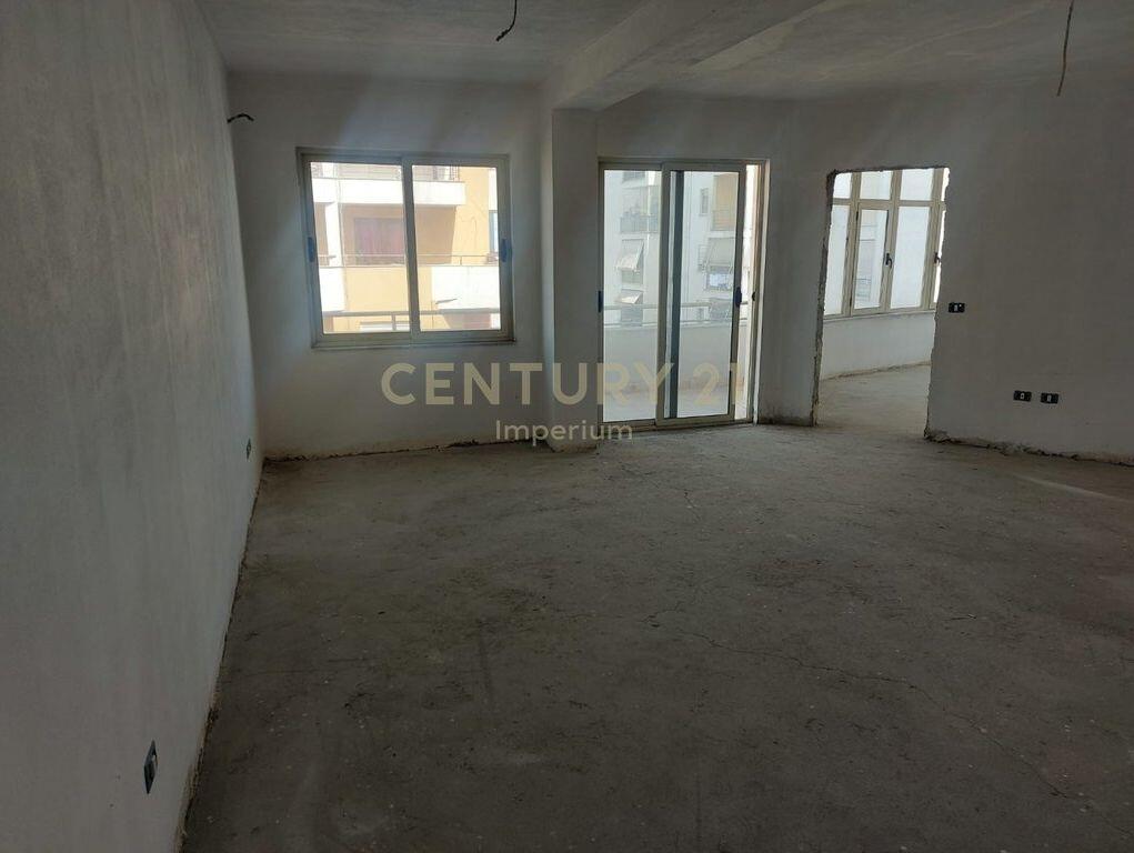 Apartament 2+1+2 tualete per shitje, ne Yzberish