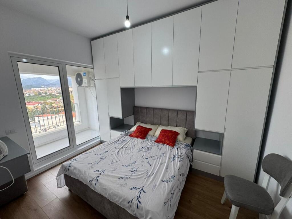 Jepet me qira apartament 1+1 📍 Adresa: Ali Demi, Kompleksi Kaimi