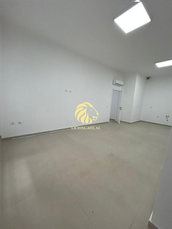 🏢 AMBIENT BIZNESI NË SHITJE – PRANË QSUT (Kompleksi ASL)