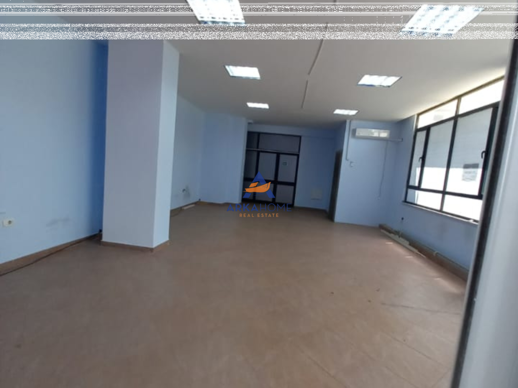 JEPET ME QERA AMBJENT" TEK ISH EKSPOZITA " 623 EURO