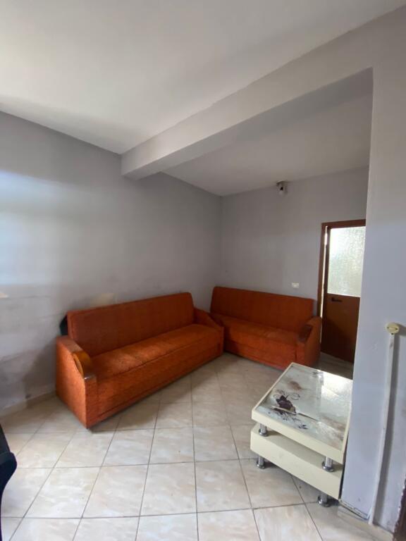Jepet me Qira Apartament 1+1 – Kati i 1-rë, Vilë 2-Katëshe, Zjarrfikësja Durrës