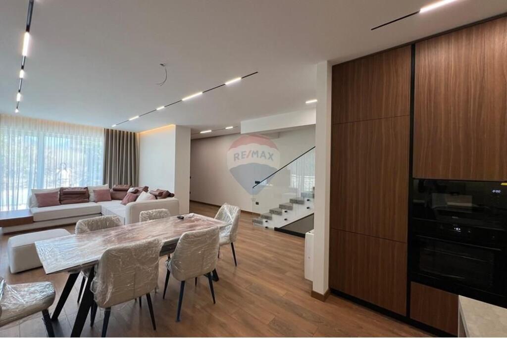 VILË MODERNE NË FOREST RESIDENCE – LIQENI I THATË