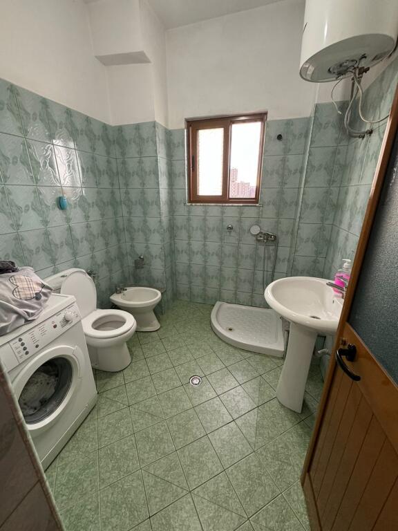 Apartament me Qera, Tirane