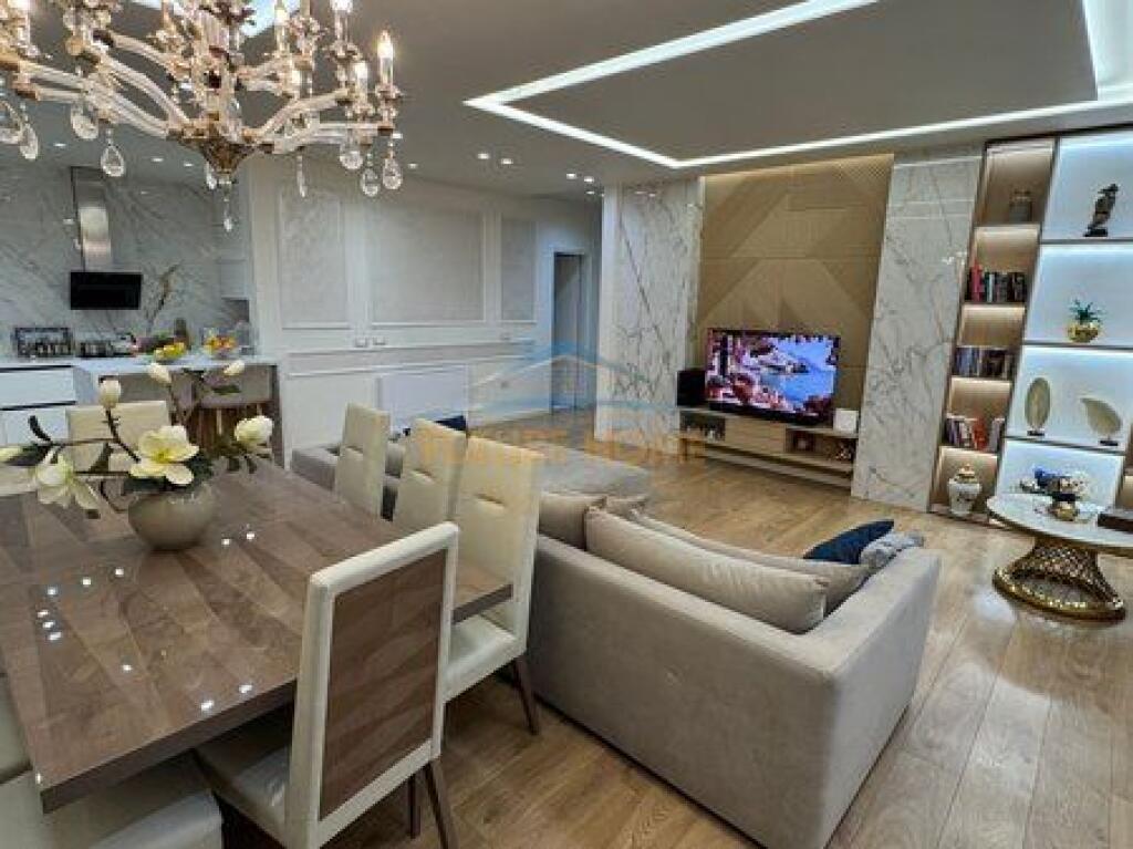 Shitet, Penthouse 3+1+2+ Post Parkimi,Kopshti Zologjik