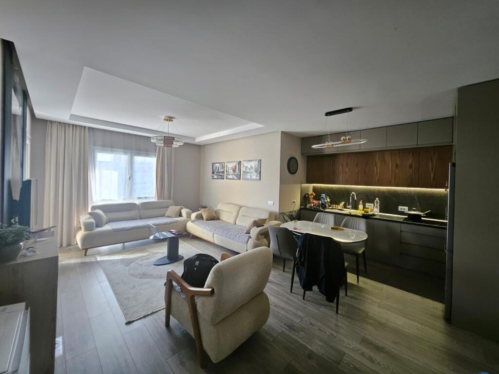 Jepet Me Qera Apartament 2+1+2 Tualete + 1 Ballkon