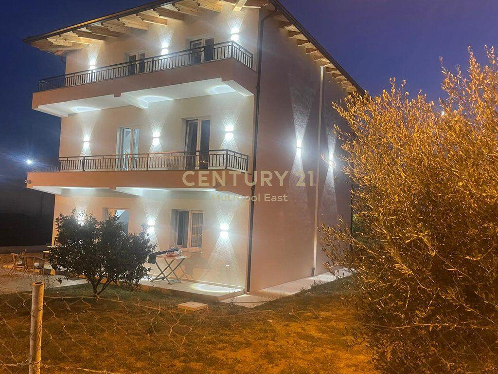 Jepet kat vile me qira në Farkë – komfort, hapësirë dhe akses perfekt