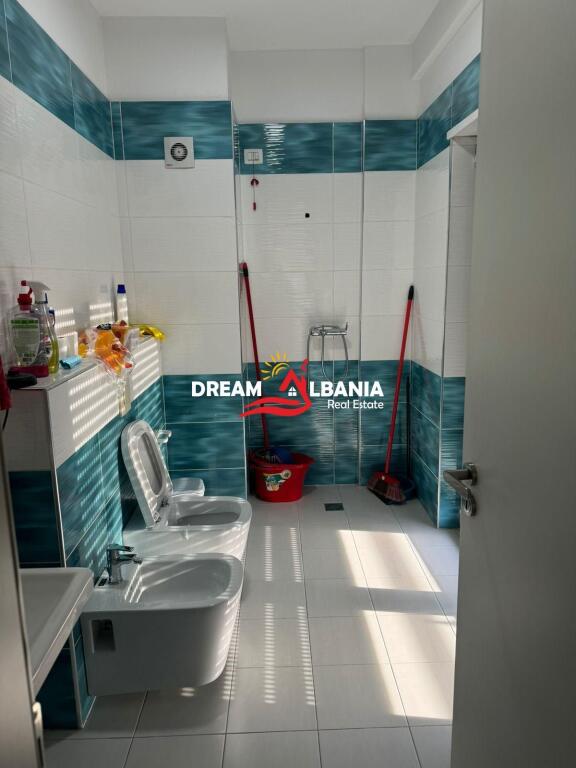 Ambient Biznesi/Zyre me Qera tek Zogu i Zi, prane Ring Center ne Tirane (ID 42611252)