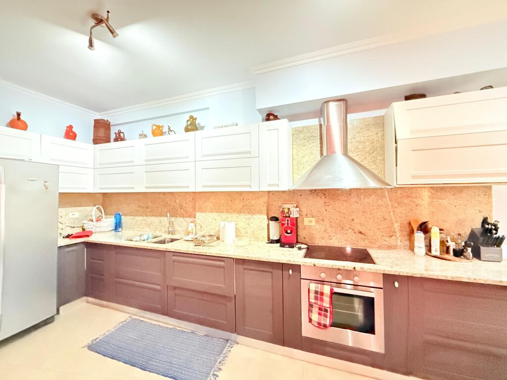 Apartament 3+1+2, Liqeni i Thate!
