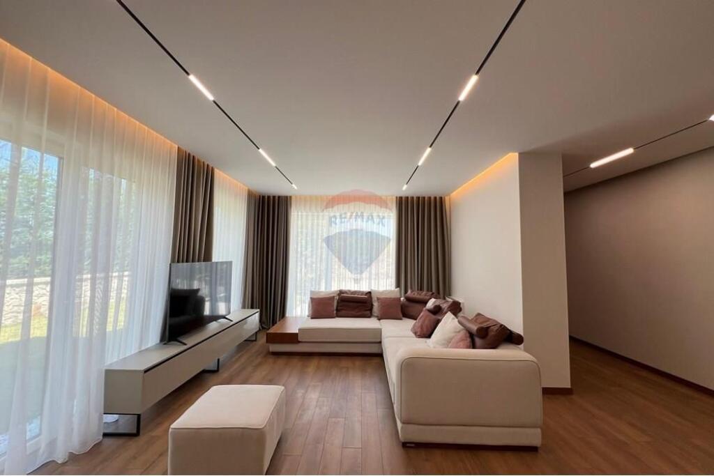 VILË MODERNE NË FOREST RESIDENCE – LIQENI I THATË